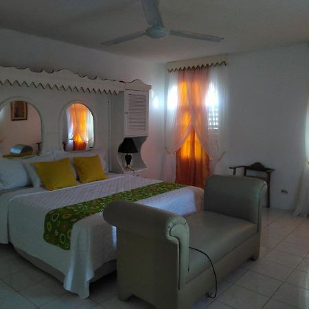 Diamond Villa Guest House Montego Bay Exterior photo