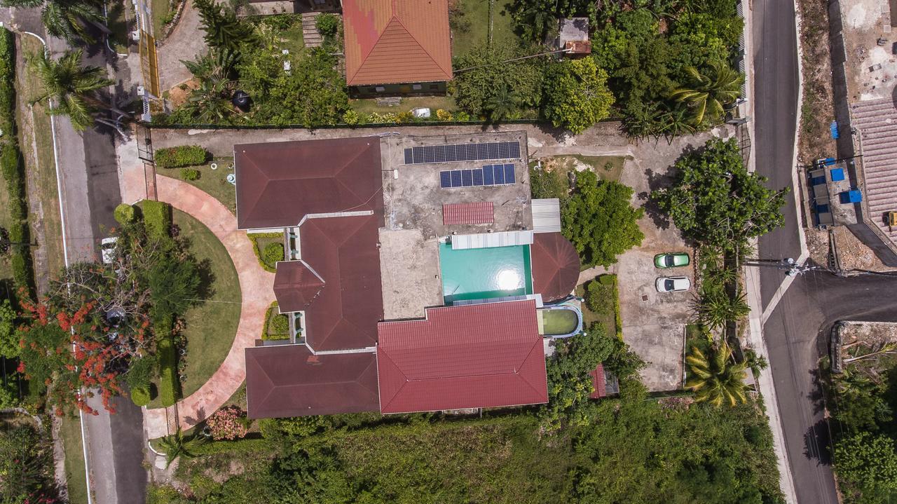 Diamond Villa Guest House Montego Bay Exterior photo