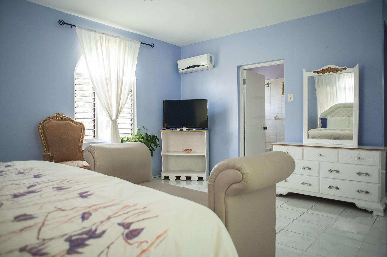 Diamond Villa Guest House Montego Bay Exterior photo