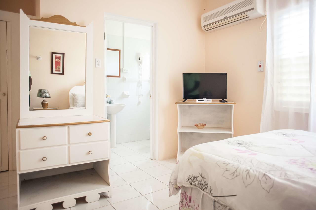 Diamond Villa Guest House Montego Bay Exterior photo
