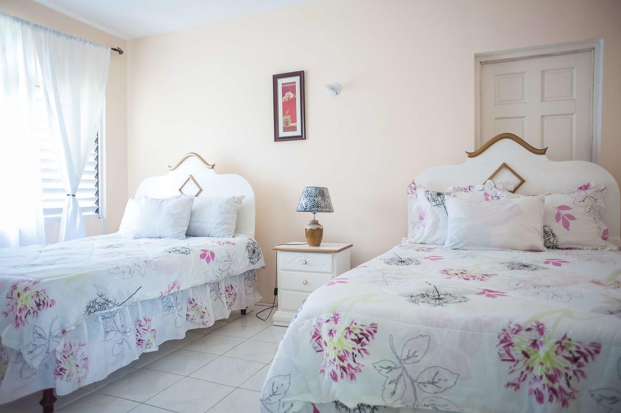 Diamond Villa Guest House Montego Bay Exterior photo